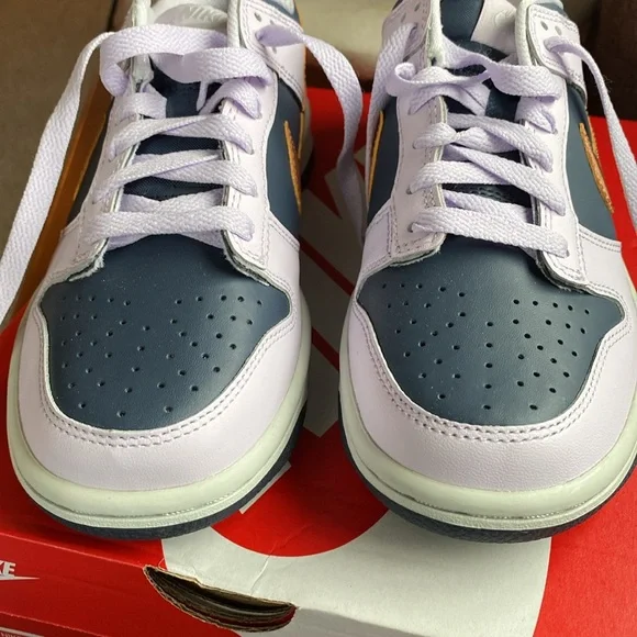 NIB Nike Dunk Low SE Sneakers - Picture 6 of 8